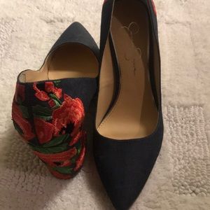 Excellent Pre Owned Condition Worn Once Inside.